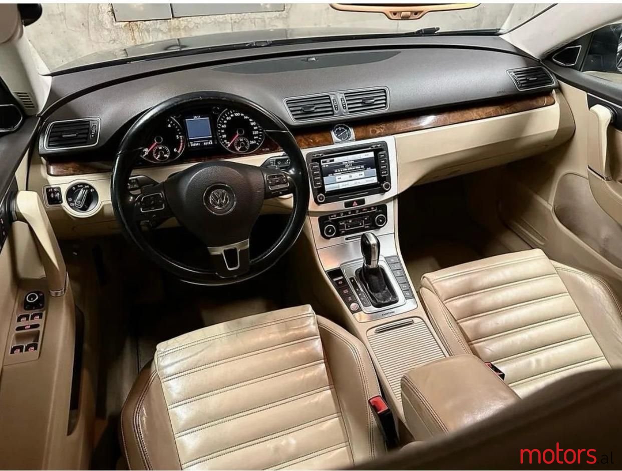 2011' Volkswagen Passat photo #6