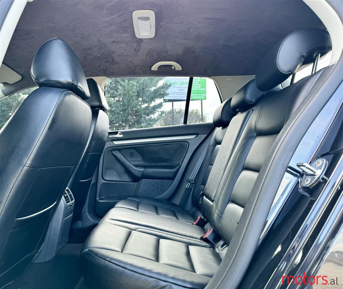 2008' Volkswagen Golf photo #6