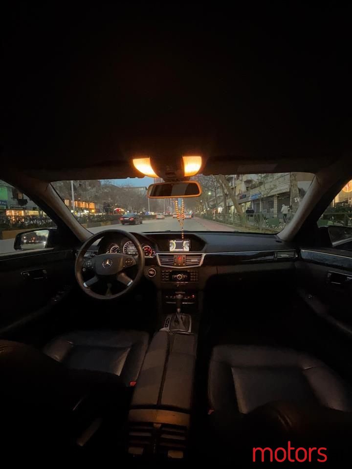 2010' Mercedes-Benz E 220 photo #6