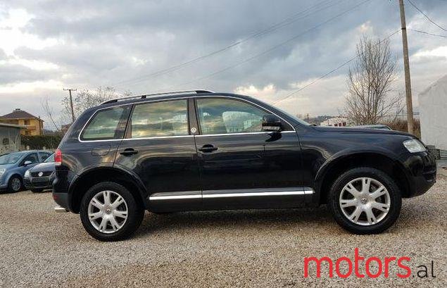 2006' Volkswagen Touareg photo #1