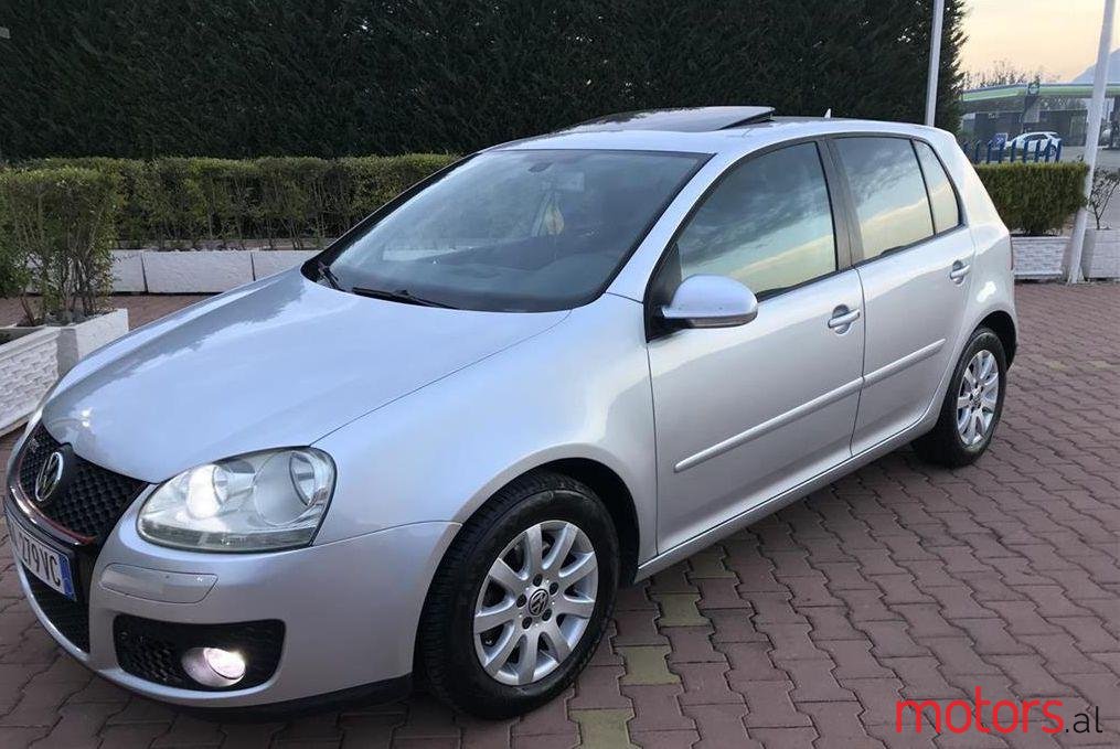 2004' Volkswagen Golf photo #1