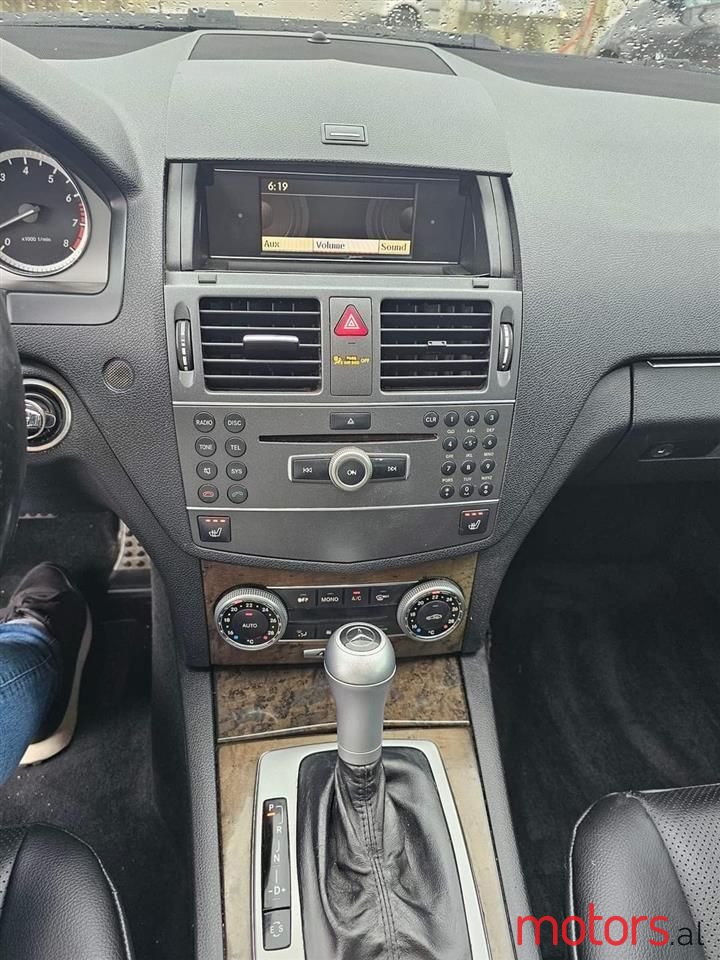 2011' Mercedes-Benz C 300 photo #3