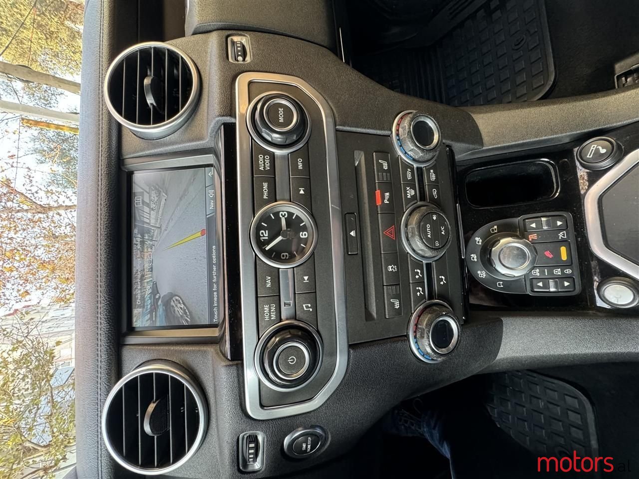 2011' Land Rover Discovery photo #4