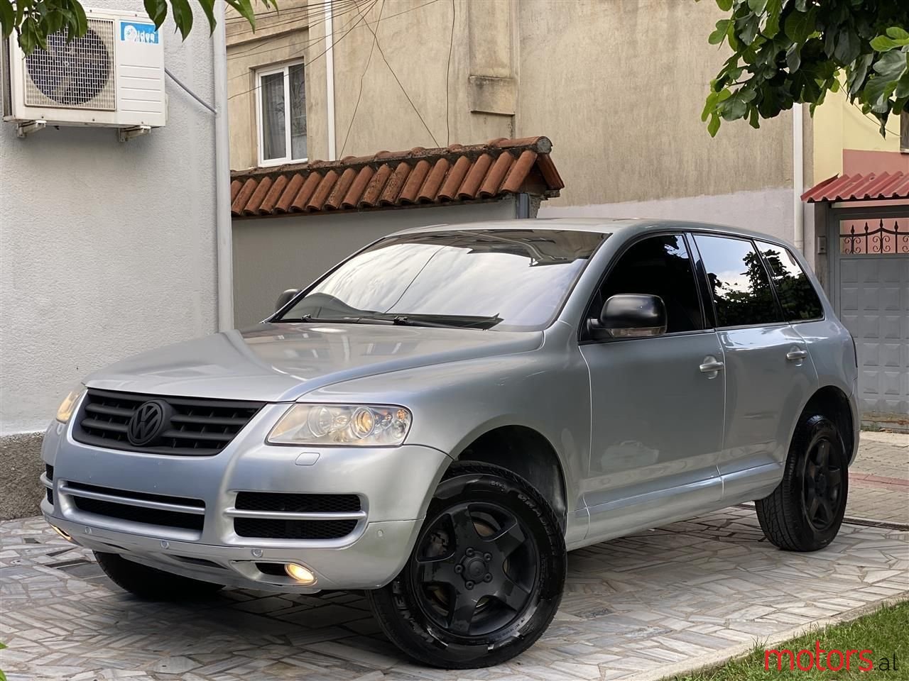 2004' Volkswagen Touareg photo #2