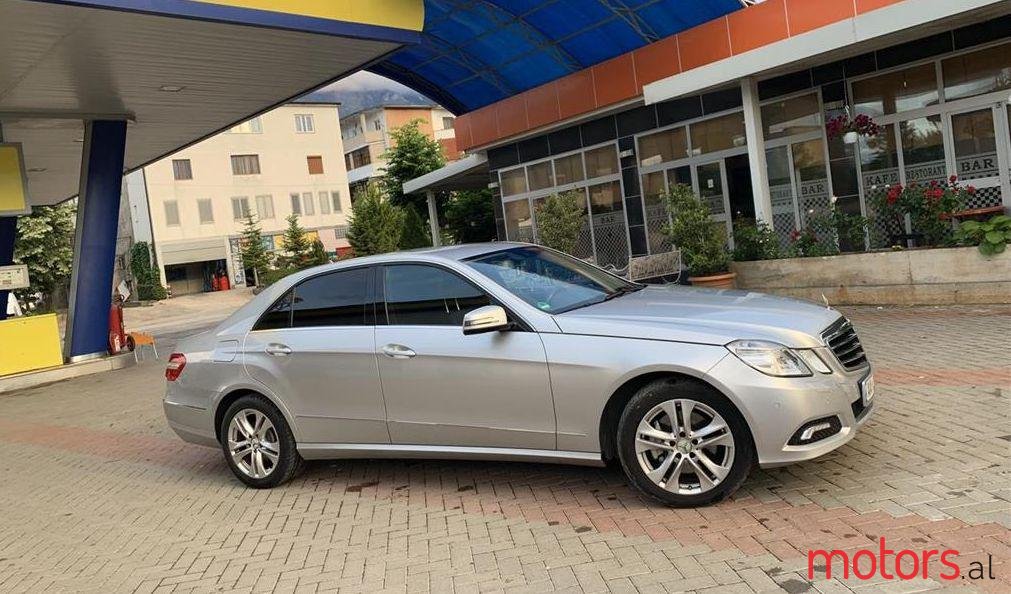 2009' Mercedes-Benz E 350 photo #1
