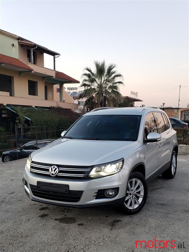 2015' Volkswagen Tiguan photo #4