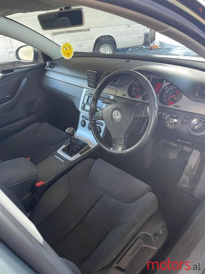 2007' Volkswagen Passat photo #5