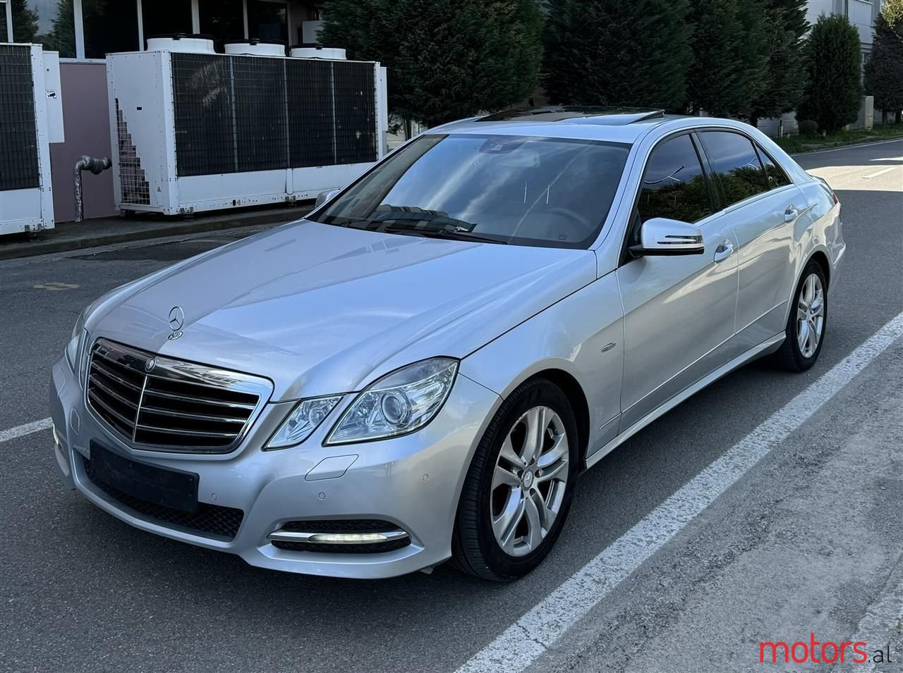 2012' Mercedes-Benz E 220 photo #6