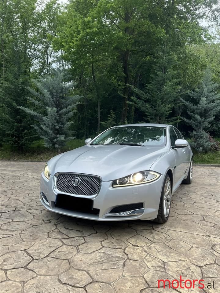 2012' Jaguar XF photo #5