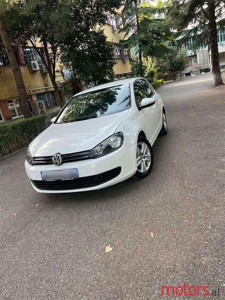 2009' Volkswagen Golf photo #1