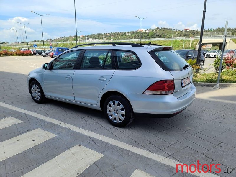 2008' Volkswagen Golf photo #5