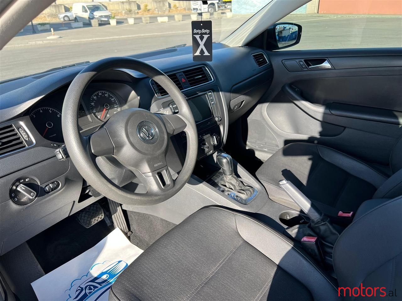 2011' Volkswagen Jetta photo #5