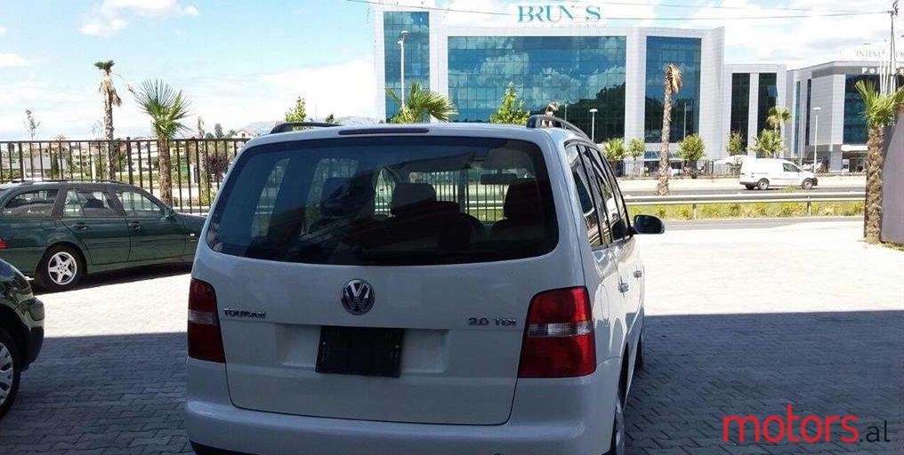 2004' Volkswagen Touran photo #2