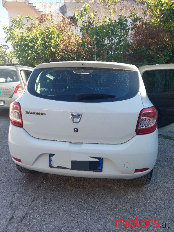 2015' Dacia Sandero photo #2