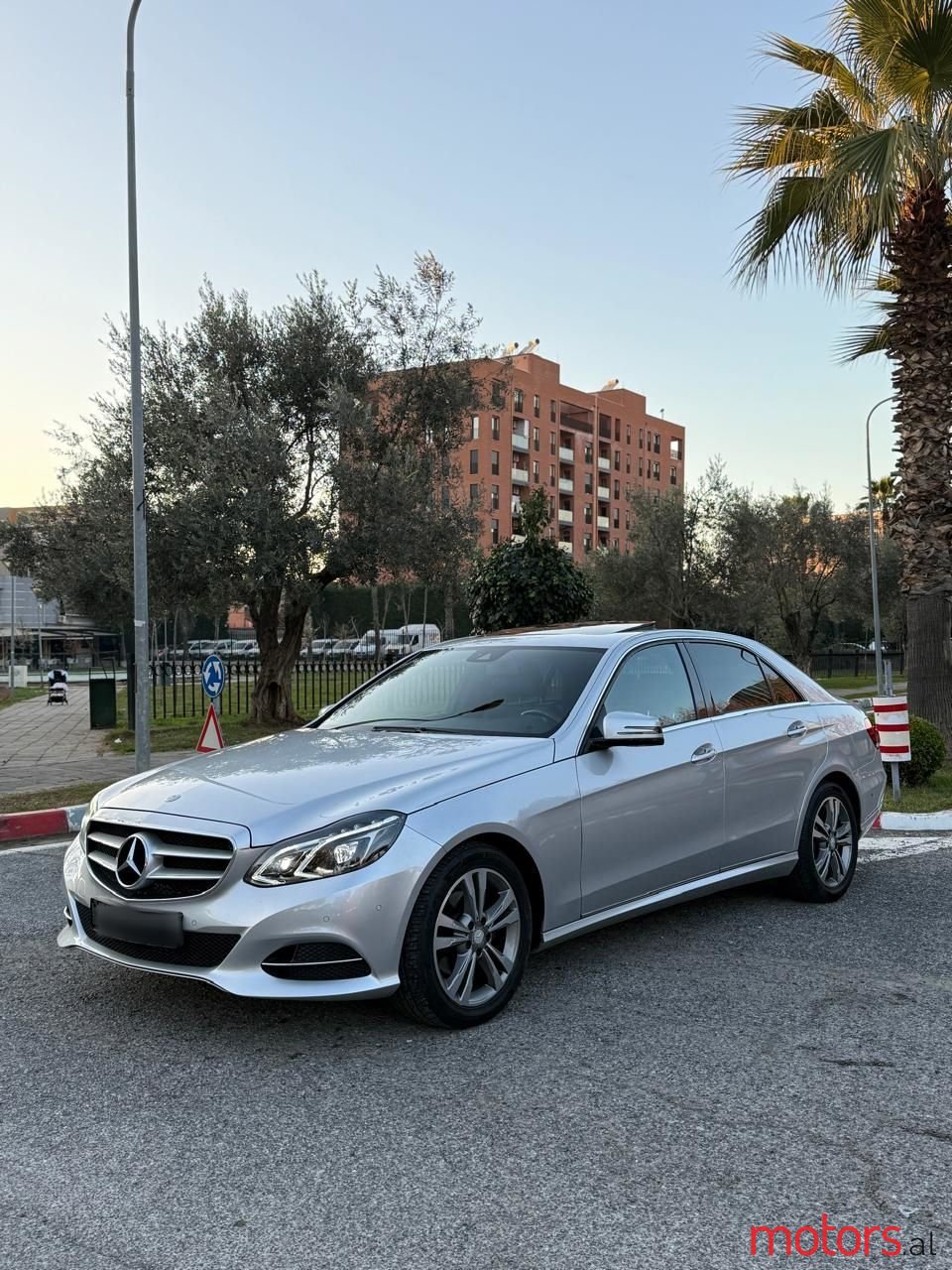 2014' Mercedes-Benz E 220 photo #1