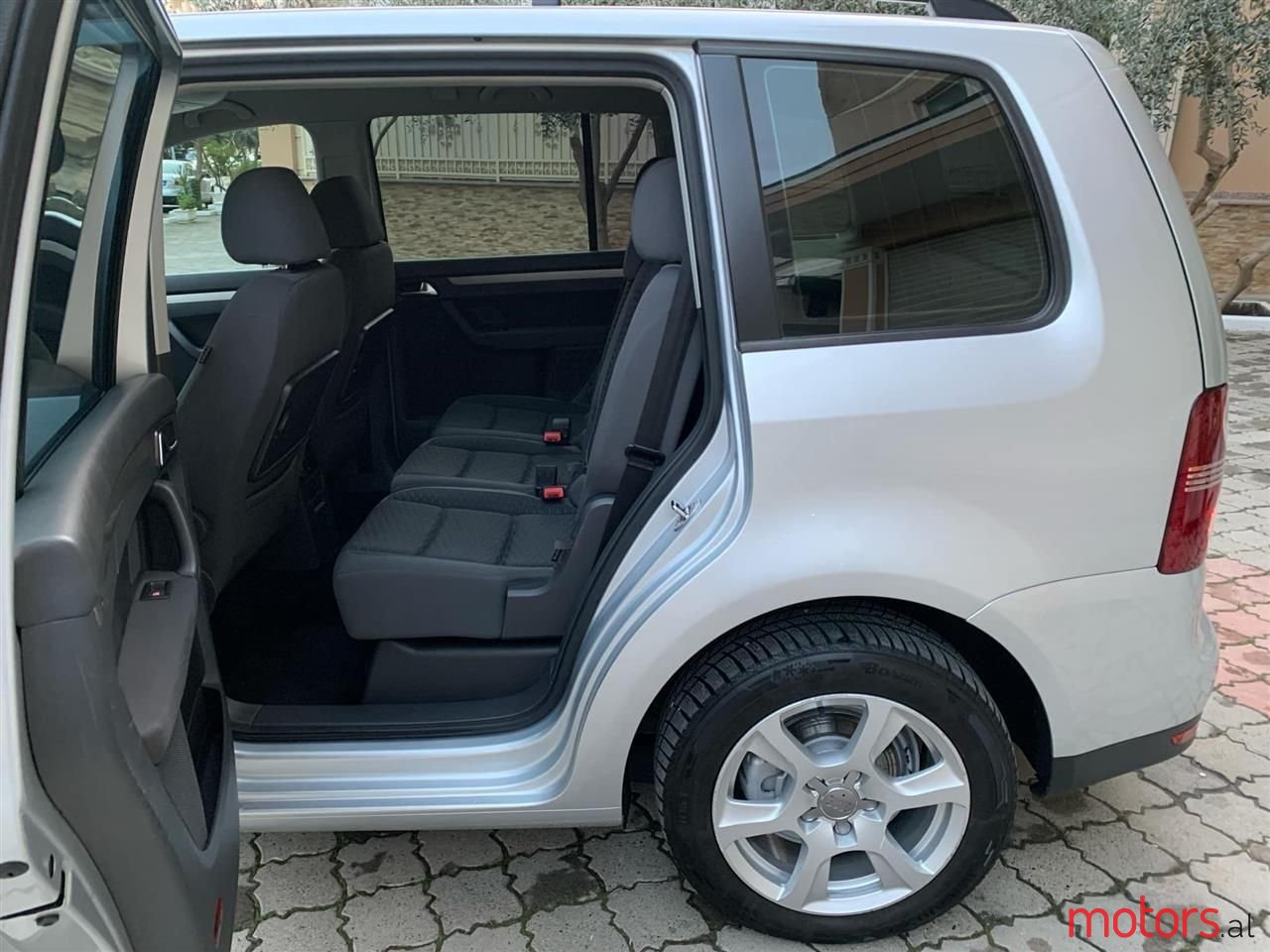 2006' Volkswagen Touran photo #4