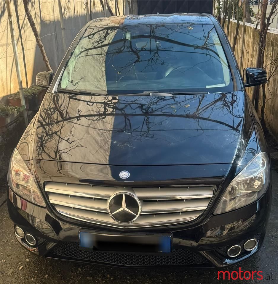 2012' Mercedes-Benz B 180 photo #1