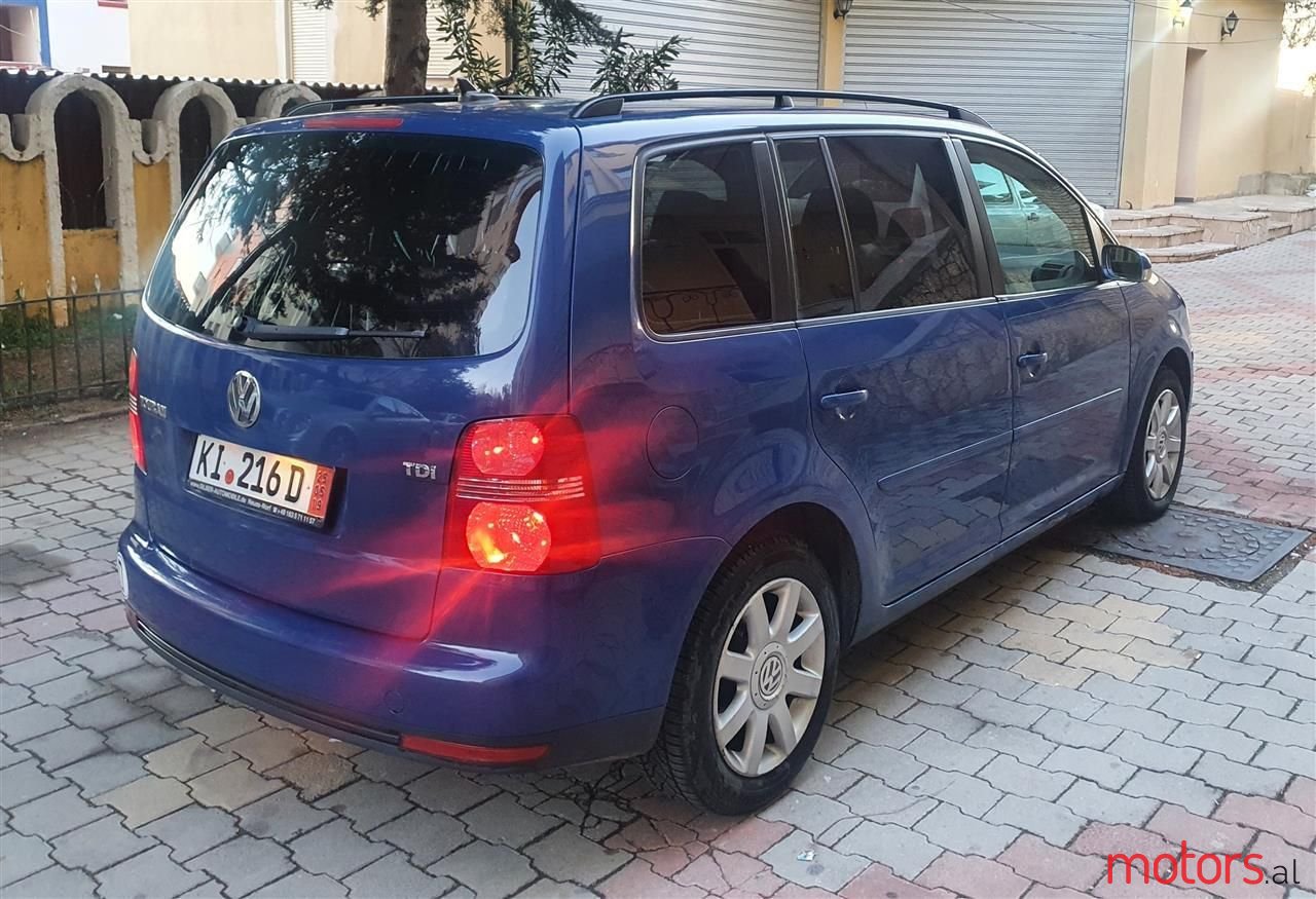 2008' Volkswagen Touran photo #5