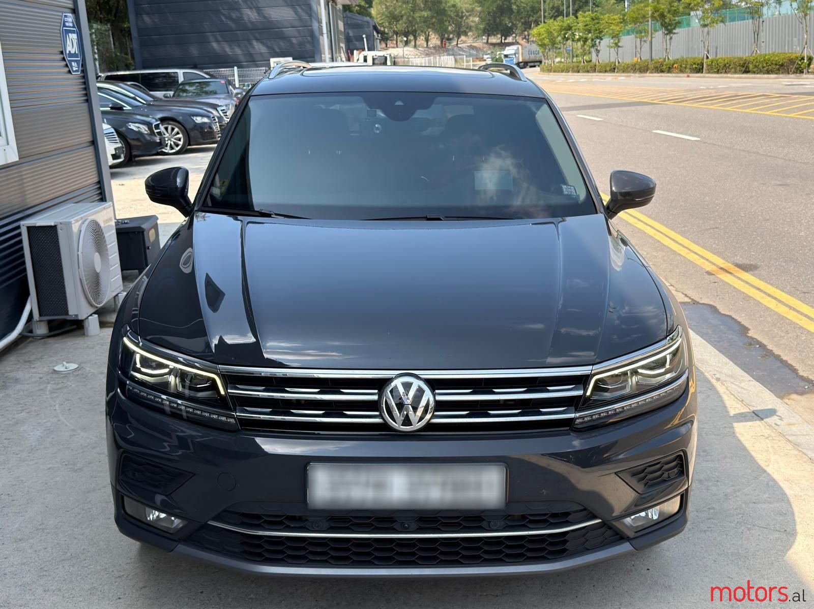2018' Volkswagen Tiguan photo #1