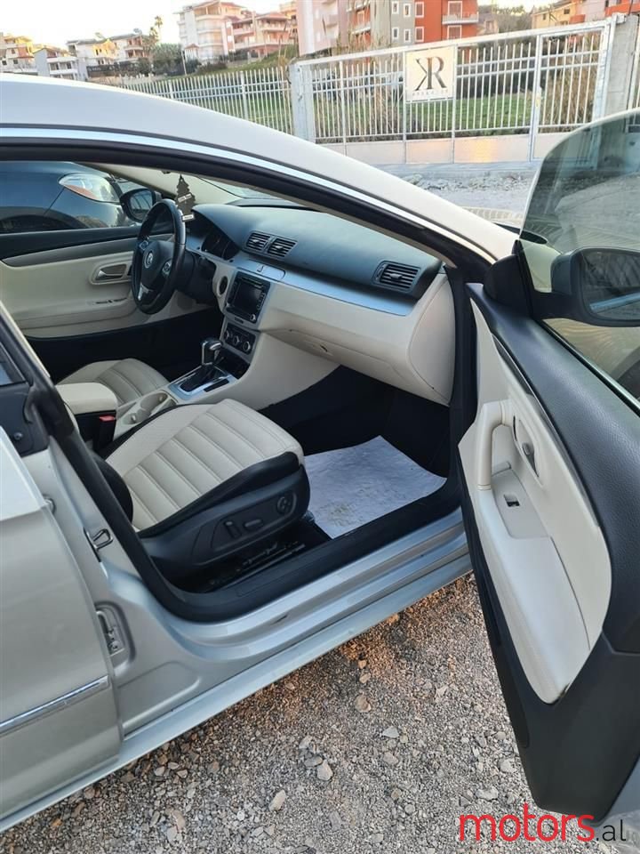 2011' Volkswagen Passat photo #6