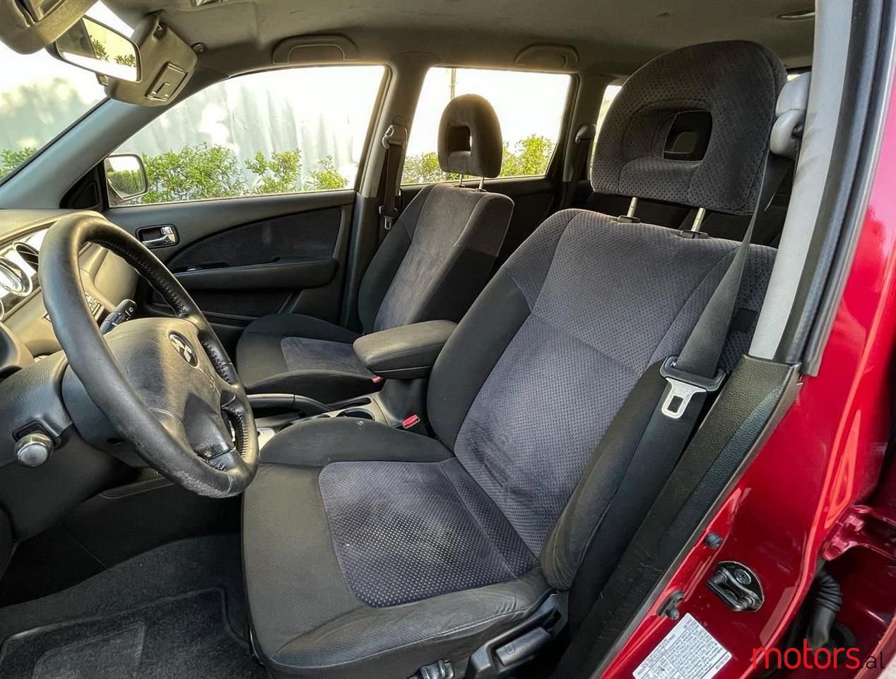 2004' Mitsubishi Outlander photo #2