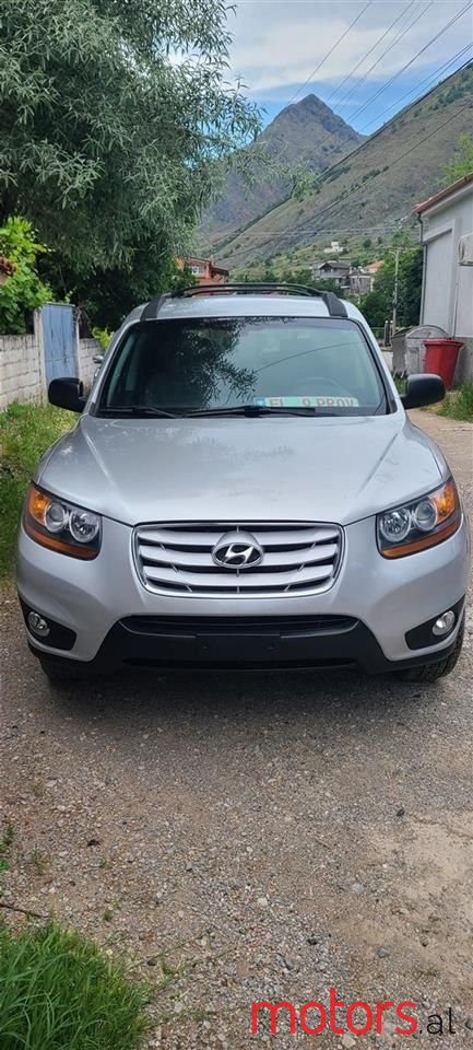 2011' Hyundai Santa Fe photo #3