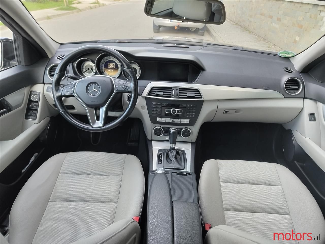 2011' Mercedes-Benz C 200 photo #1