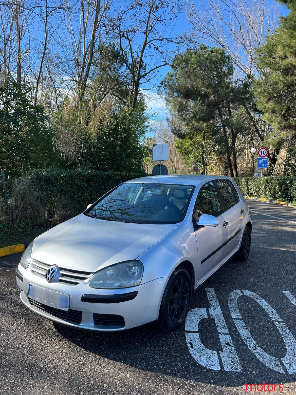 2004' Volkswagen Golf photo #1