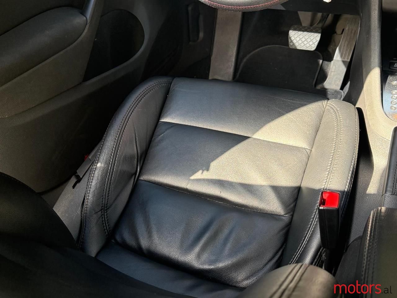 2012' Volkswagen Golf photo #3