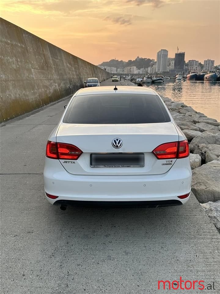 2012' Volkswagen Jetta photo #2