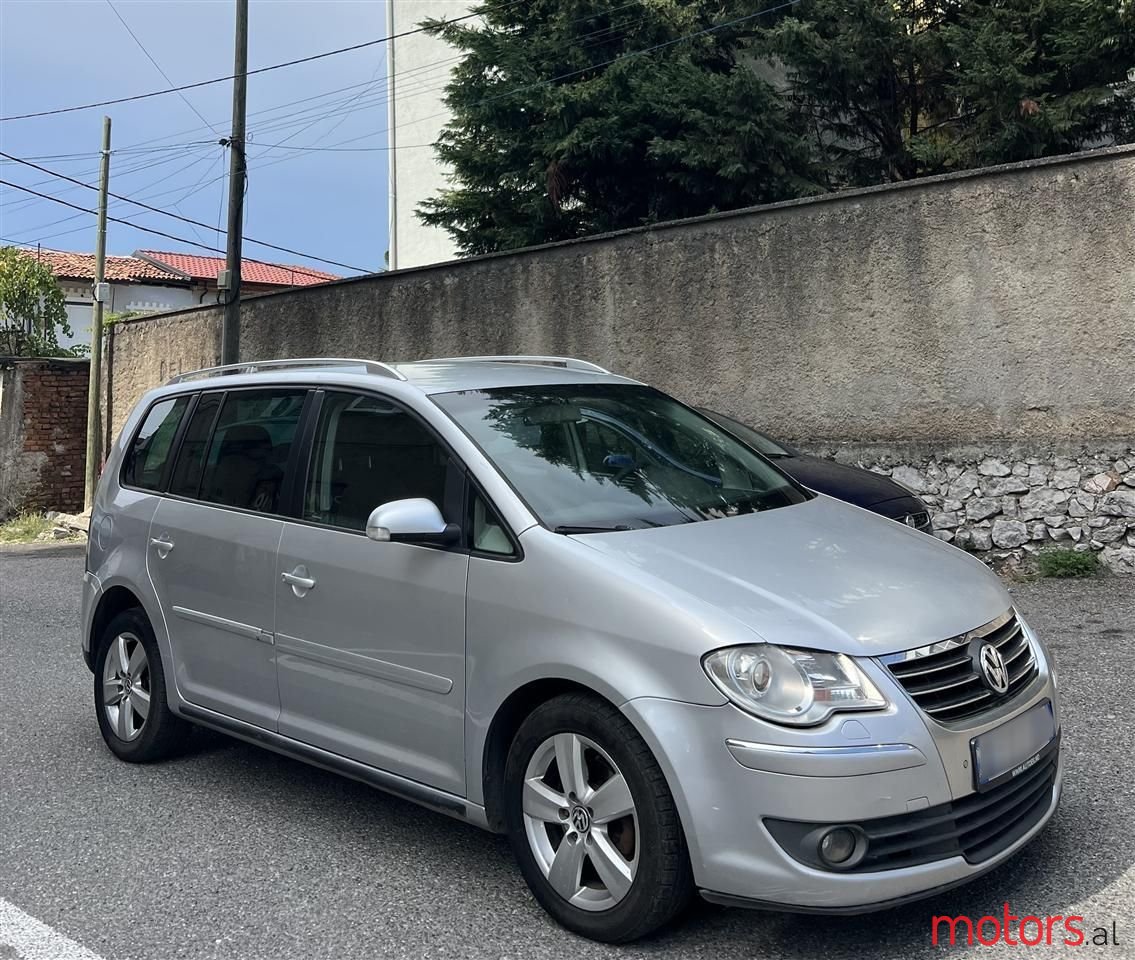 2008' Volkswagen Touran photo #1