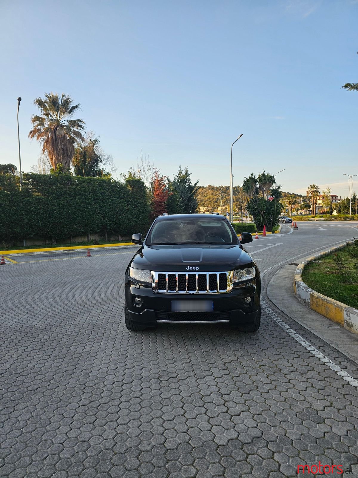 2012' Jeep Grand Cherokee photo #2