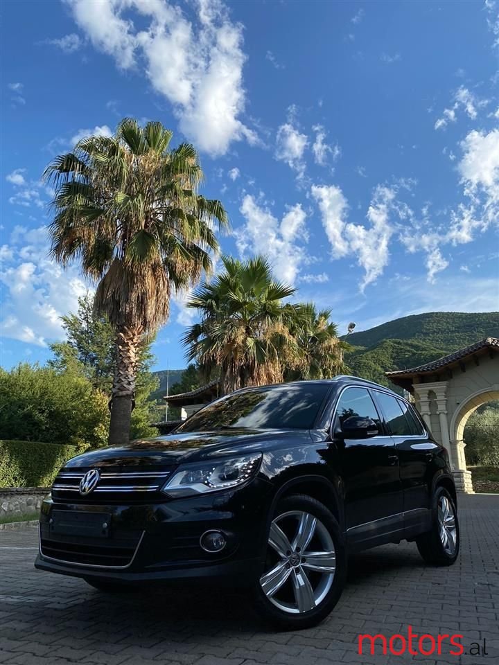 2016' Volkswagen Tiguan photo #1