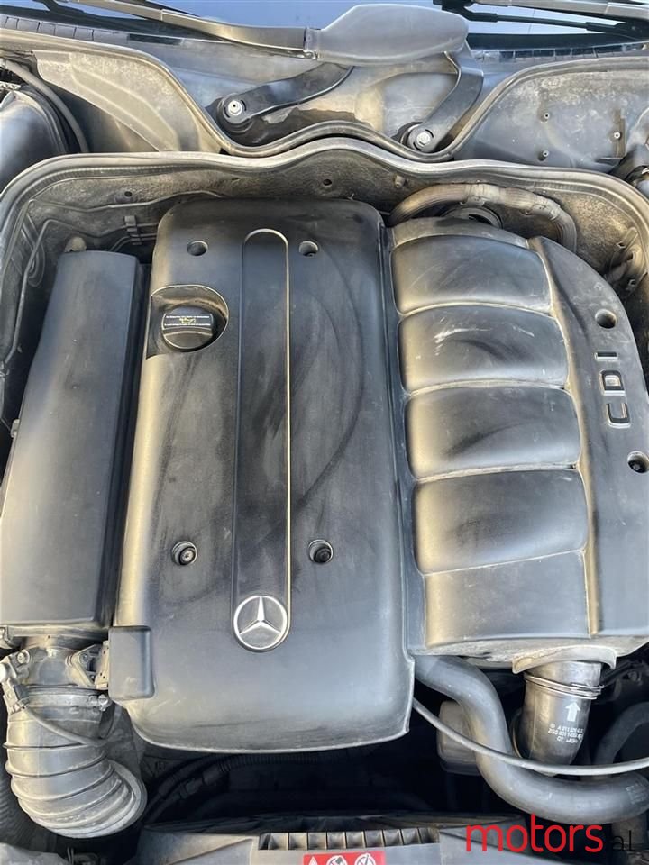 2004' Mercedes-Benz E 220 photo #4