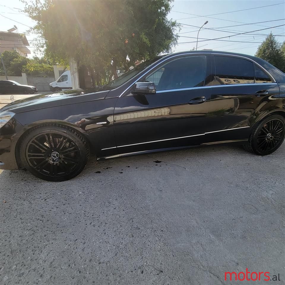 2011' Mercedes-Benz E 350 photo #4