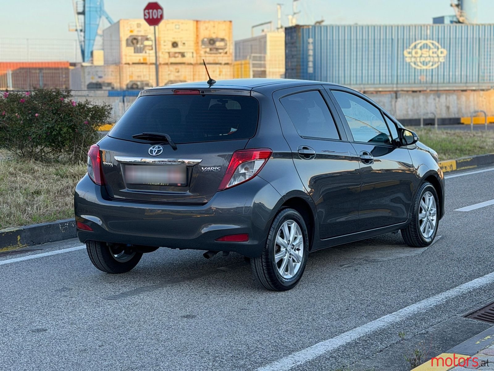 2012' Toyota Yaris photo #6