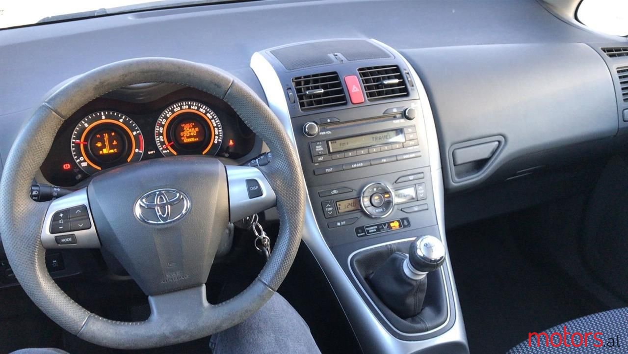 2010' Toyota Auris photo #1