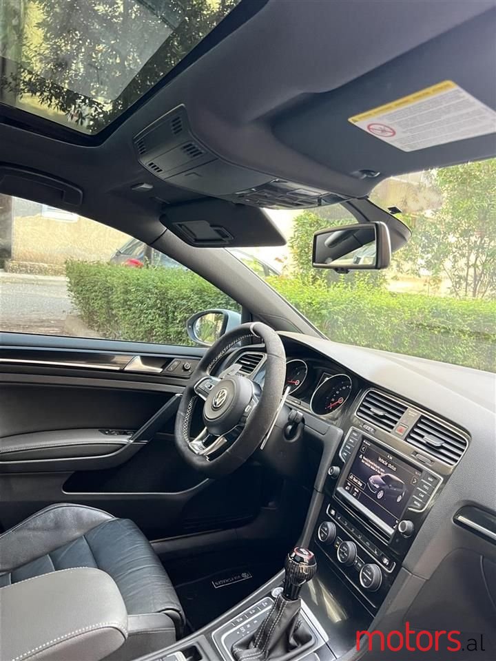 2015' Volkswagen Golf photo #5