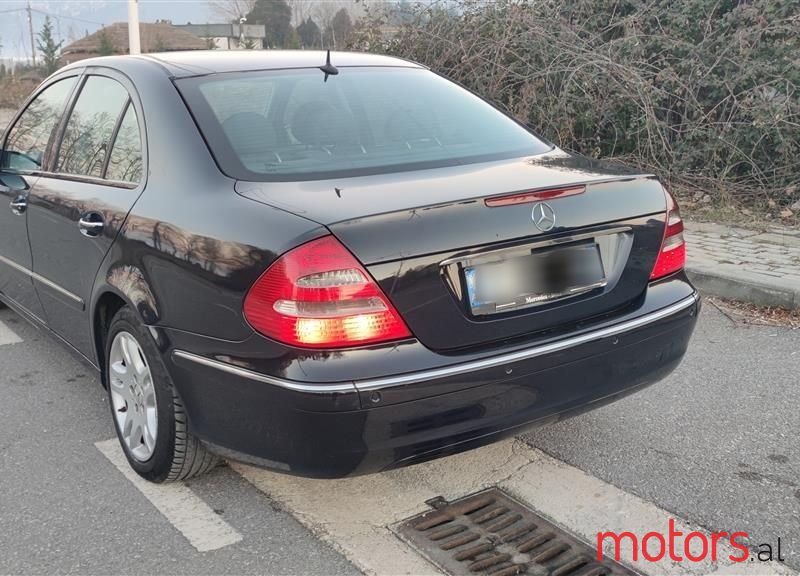 2005' Mercedes-Benz E 220 photo #3