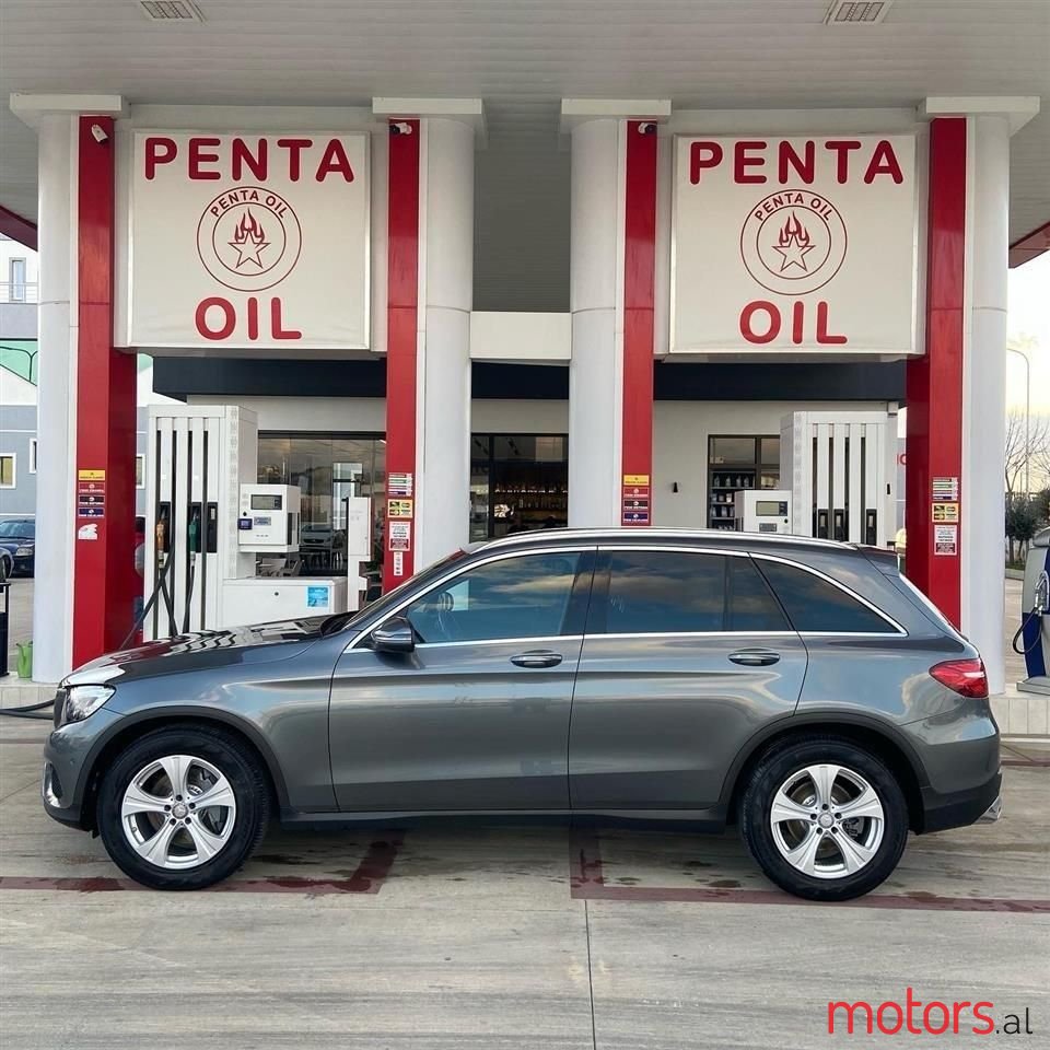 2015' Mercedes-Benz GLC 220 photo #2