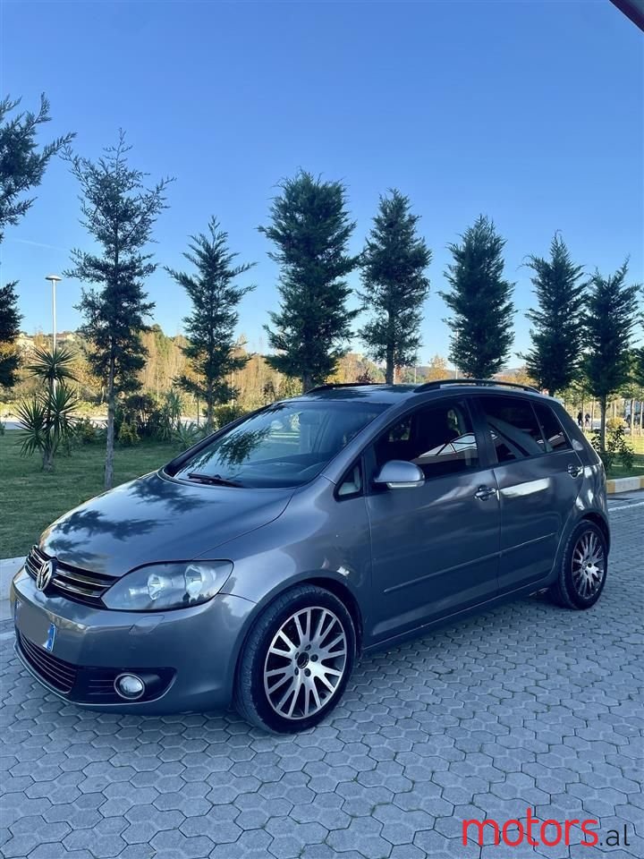 2010' Volkswagen Golf Plus photo #1