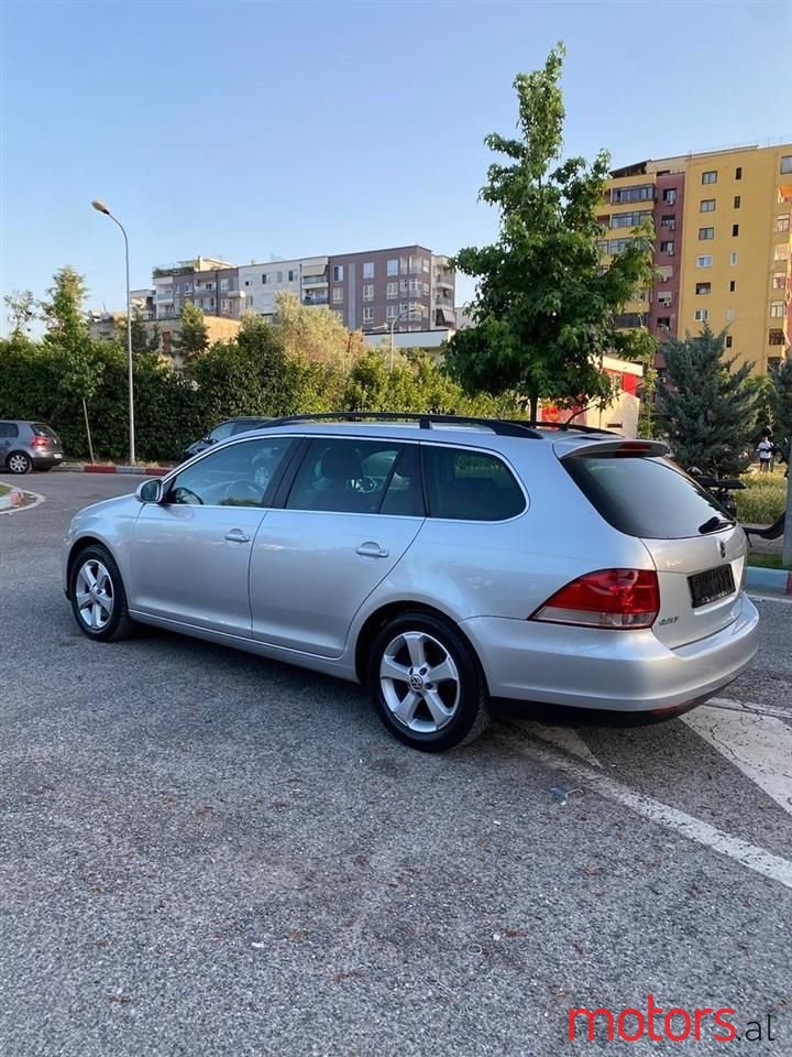 2009' Volkswagen Golf photo #6