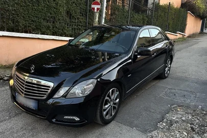 2009' Mercedes-Benz E 220