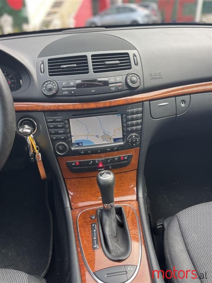 2008' Mercedes-Benz E 200 photo #4