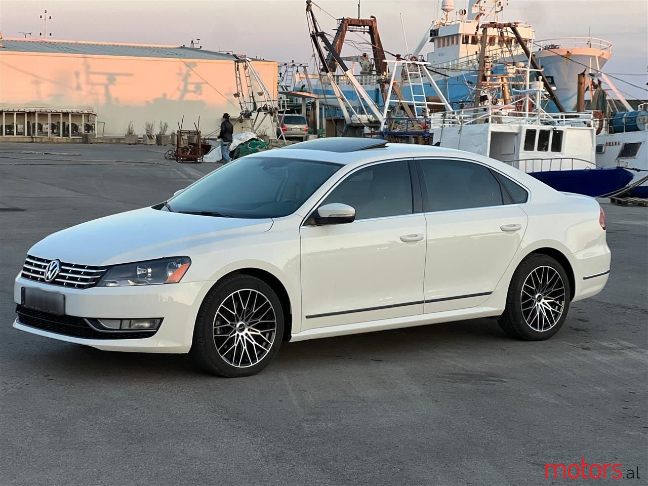 2013' Volkswagen Passat photo #2