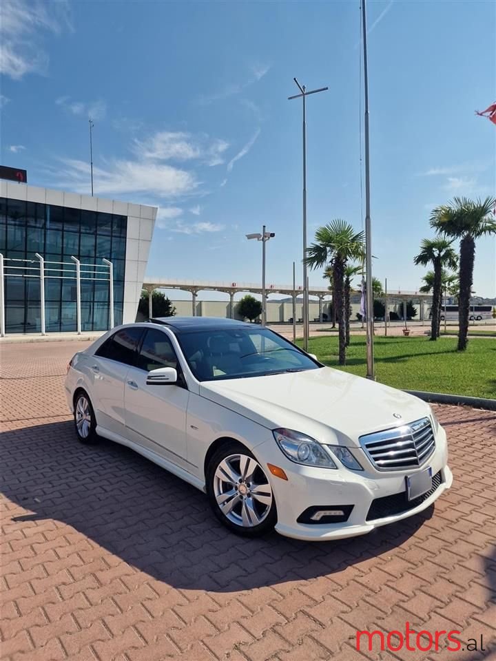 2011' Mercedes-Benz E 350 photo #1