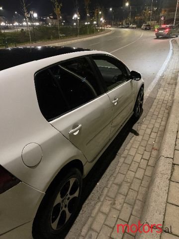 2008' Volkswagen Golf photo #4