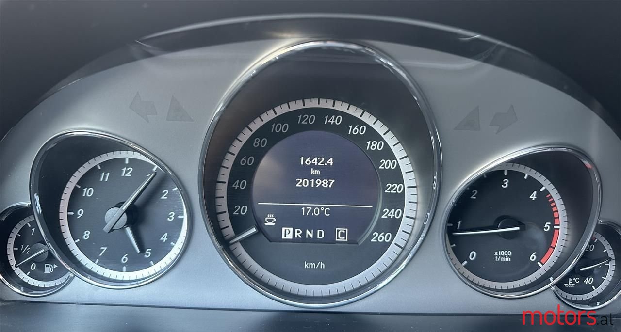 2010' Mercedes-Benz 220 photo #3