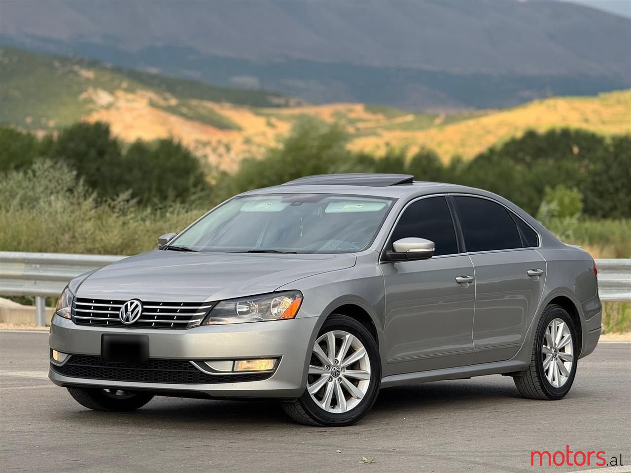 2013' Volkswagen Passat photo #2