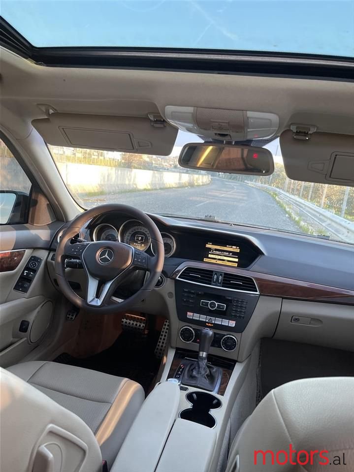 2012' Mercedes-Benz C 300 photo #5